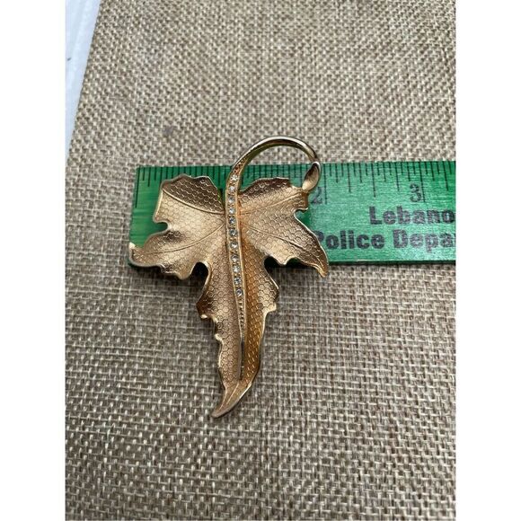 Two Pieces Vintage Brooches Gold Tone Leaf and Floral Retro 70’s 80’s - Picture 6 of 12